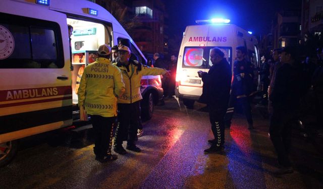 Otomobille çarpışan ticari araç yan yattı: 7 yaralı