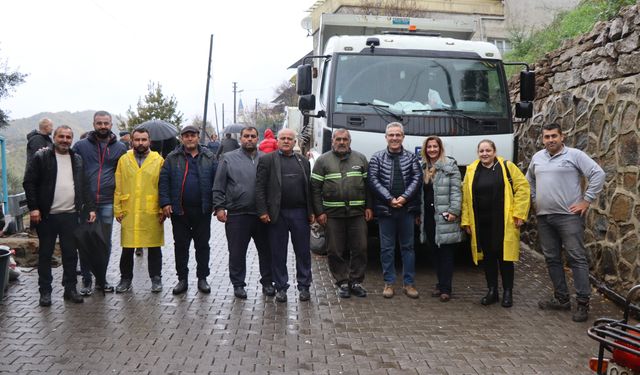 Nazilli Belediyesi Işıklar Mahallesi’nde 5 bin ağaç fidanı dağıttı