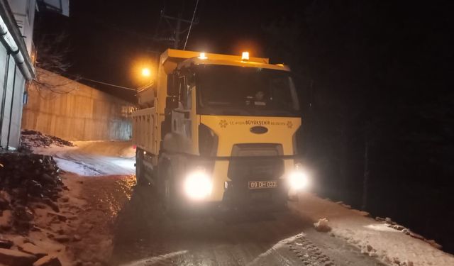 Aydın Büyükşehir Belediyesi ekiplerinden kar mesaisi