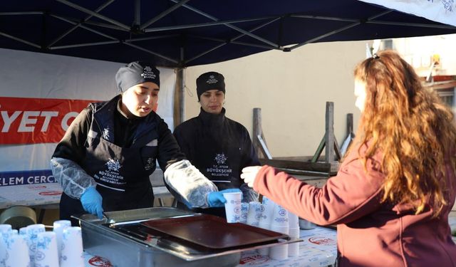 Büyükşehir'den soğuk günlerde sıcak hizmet
