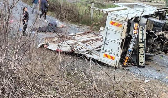 Kontrolden çıkan kamyon tali yola uçtu: 1 ölü, 1 yaralı