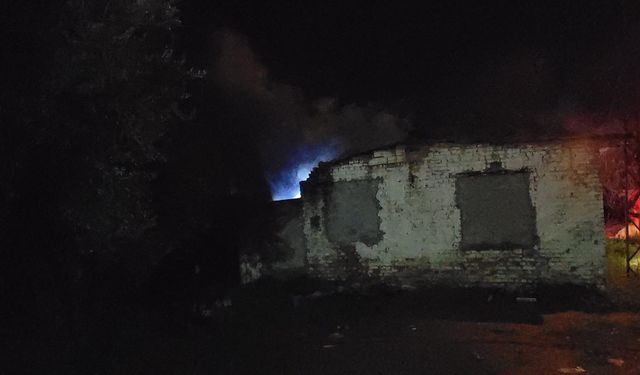 Metruk binadaki yangın korkuttu