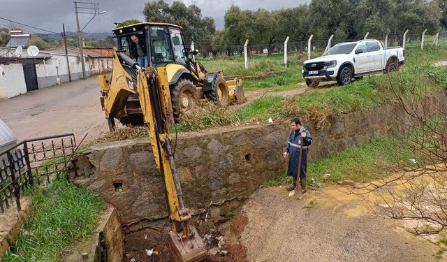 ASKİ ekipleri temizledi, taşkının önüne geçildi