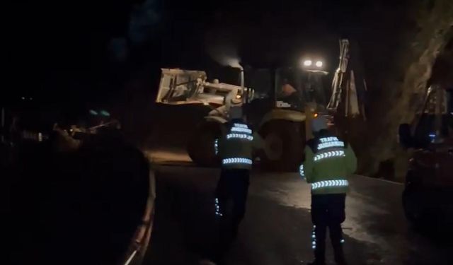 Büyükşehir ekipleri seferber oldu, Nazilli’de kapanan yollar tek tek açıldı