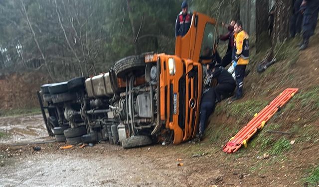 Nazilli’de kamyon devrildi: 1 yaralı