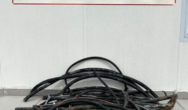 Fabrikadan bakır kablo çaldılar, yakalandılar