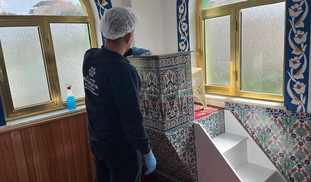 Aydın Büyükşehir'den Karacaören'de camilerde temizlik çalışması