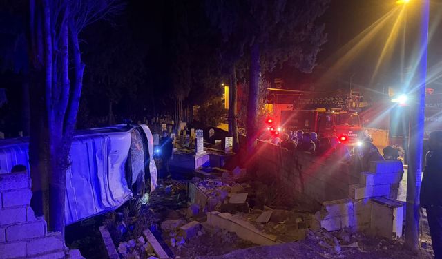 Köşk’te minibüs mezarlığa uçtu: 3 yaralı