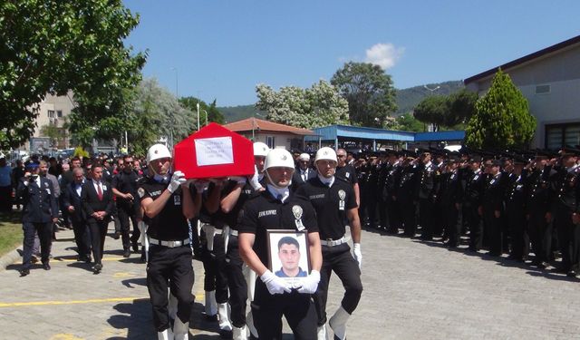 Şehit polise eşinden yürekleri dağlayan veda