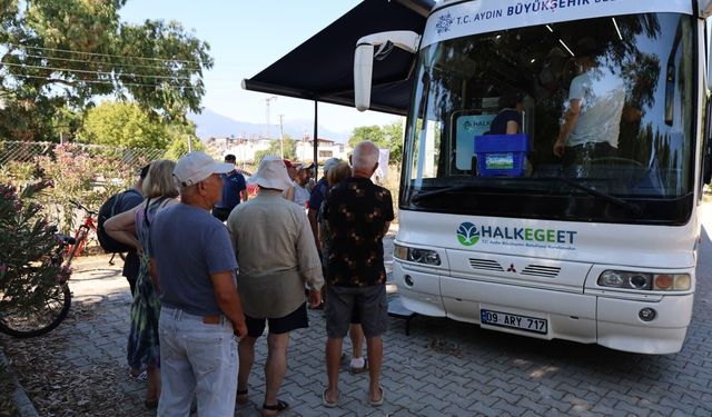 Aydın Büyükşehir Belediyesi Mobil Halk Ege Et'e Kuşadası'nda vatandaşlardan yoğun ilgi