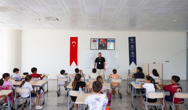 Başkan Çerçioğlu’ndan eğitime tam destek: Aydınlı çocuklar yaz tatilini İngilizce öğrenerek geçiriyor