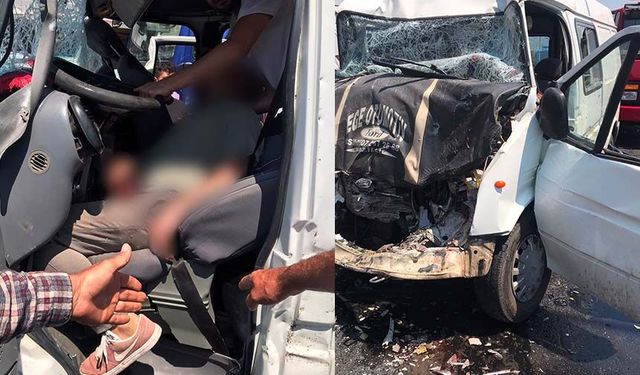 Buharkent'te minibüsler çarpıştı: 8 yaralı