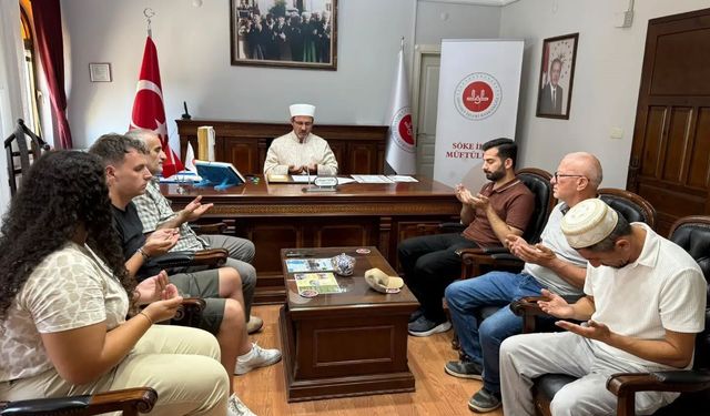 Bayram namazından etkilenip Müslüman oldu