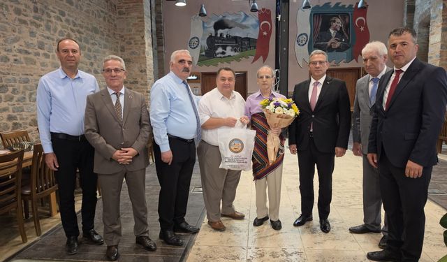 12 yaşında başladı, 51 yıldır makasının başında.. Nazilli’nin usta berberi 'Yılın Ahisi' seçildi