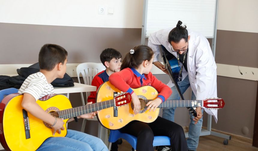 Başkan Çerçioğlu’ndan sanatçılara destek