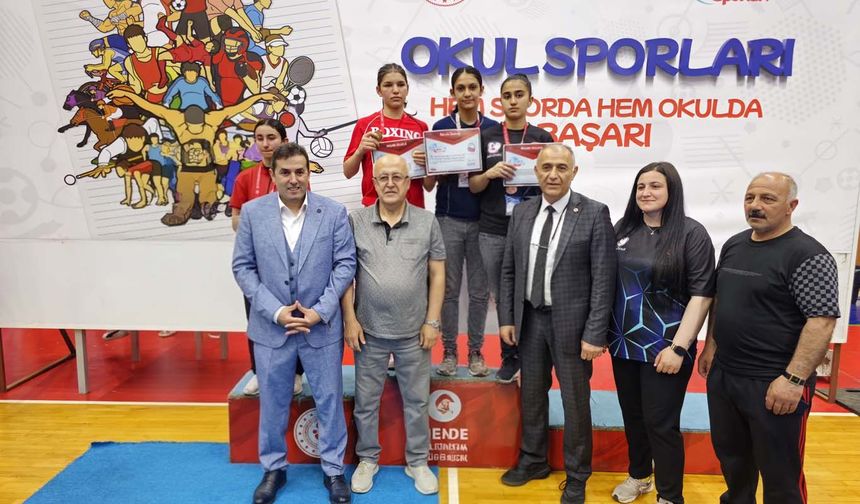Aydınlı Ebrar Türkiye üçüncüsü oldu