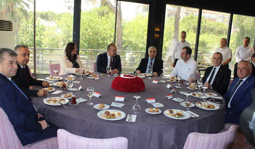 Aydın protokolü bayramlaştı
