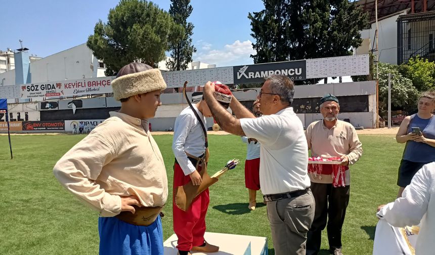 Nazilli’de okçular hedefi onikiden vurdu