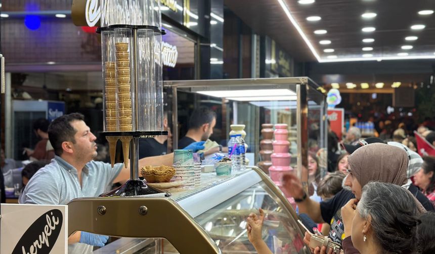 Nazilli’nin En Popüler Dondurmacısı: Seheryeli Maraş Dondurma