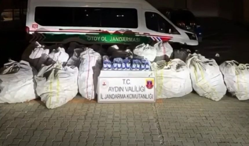 Şüphe üzerinde durdurulan iki araçta 1,9 milyon liralık sahte ayakkabı ele geçirildi