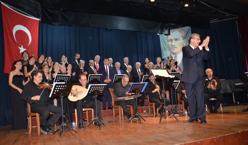 Nazilli Öğretmenler Korosu’ndan 24 Kasım’a yakışan müzik ziyafeti