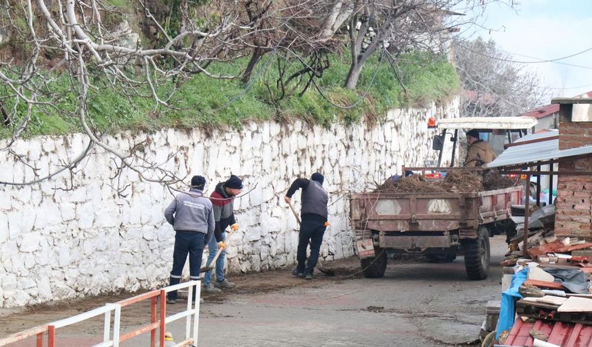 Bozdoğan Belediyesi’nden Madran Mahallesi’nde kapsamlı temizlik çalışması
