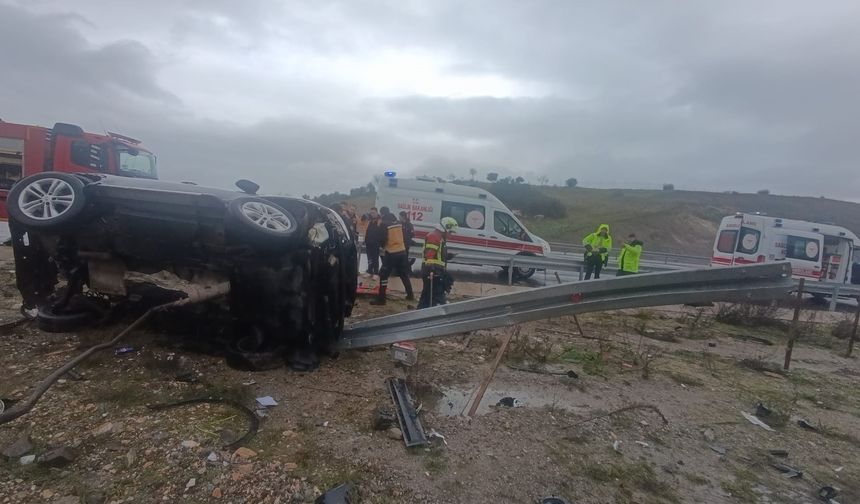 Kontrolden çıkan araç bariyere çarptı: 2 ölü