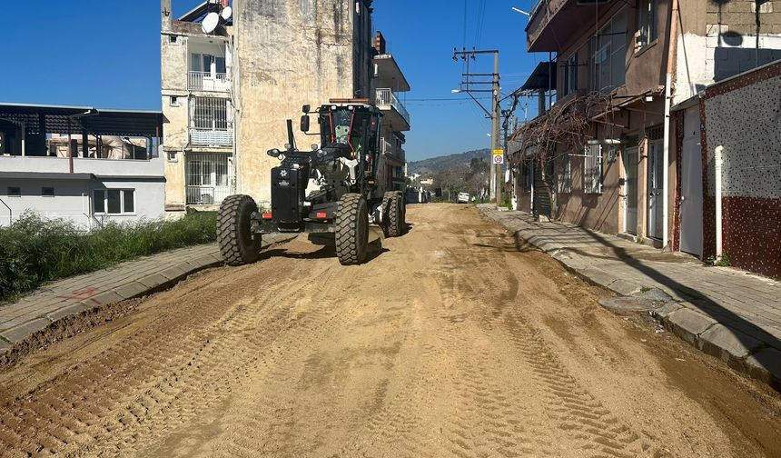 Aydın Büyükşehir Belediyesi’nin yol çalışmaları sürüyor