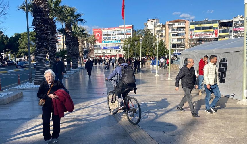 Aydın’da güneş yüzünü gösterdi, çarşıya bahar havası geldi