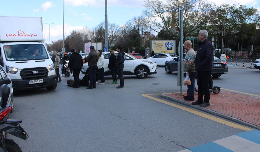 Kavşak içindeki kazada sürücü yaralandı