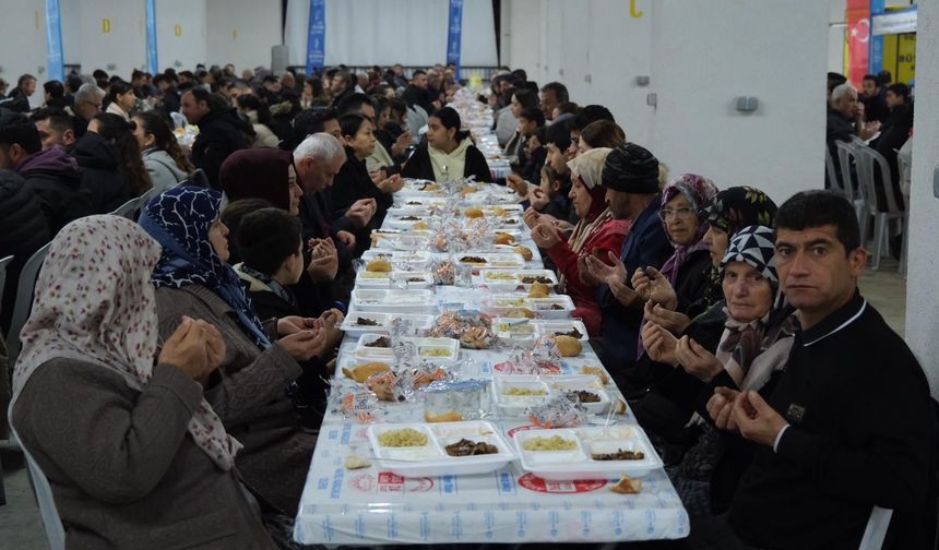 Başkan Çerçioğlu Aydın’ın dört bir yanında vatandaşları iftar sofraları ile buluşturuyor