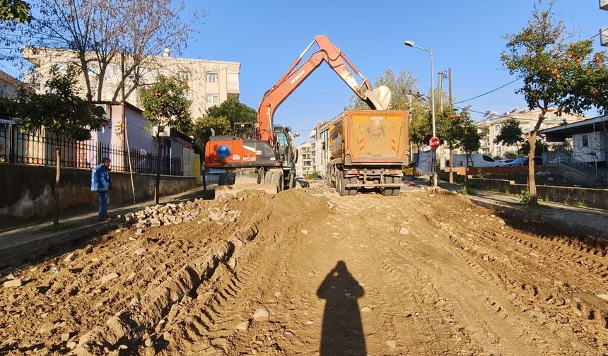 Büyükşehir ekipleri kentin dört bir yanında çalışmalarını sürdürüyor