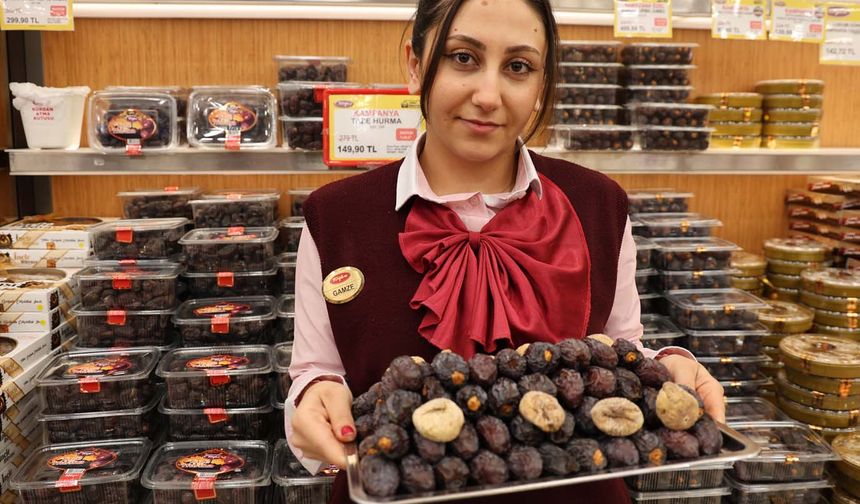 Ramazan ayının sembol ürünü hurma tezgahlardaki yerini aldı