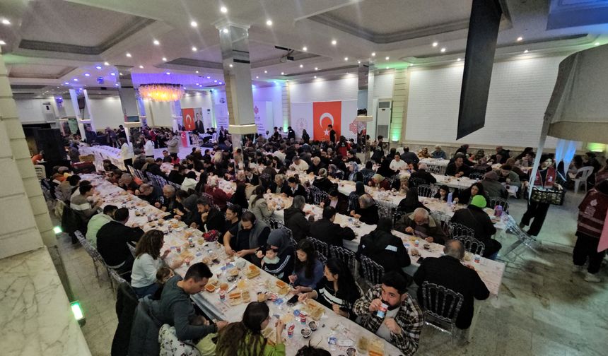 Nazilli'de vatandaşlar Vakıflar Müdürlüğü'nün iftarında buluşuyor