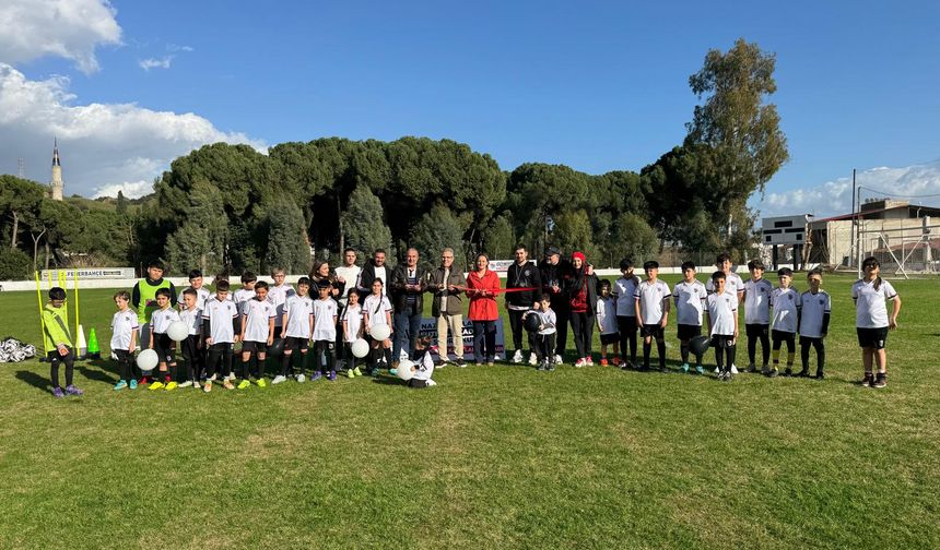Nazilli Aslanlar Futbol Akademisi sahaya indi, minik sporcular ilk antrenmanlarını yaptı