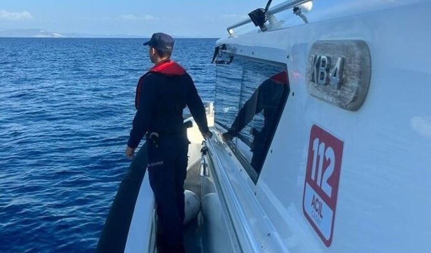 Yüzmek için denize giren şahısları, Sahil Güvenlik ekipleri kurtardı