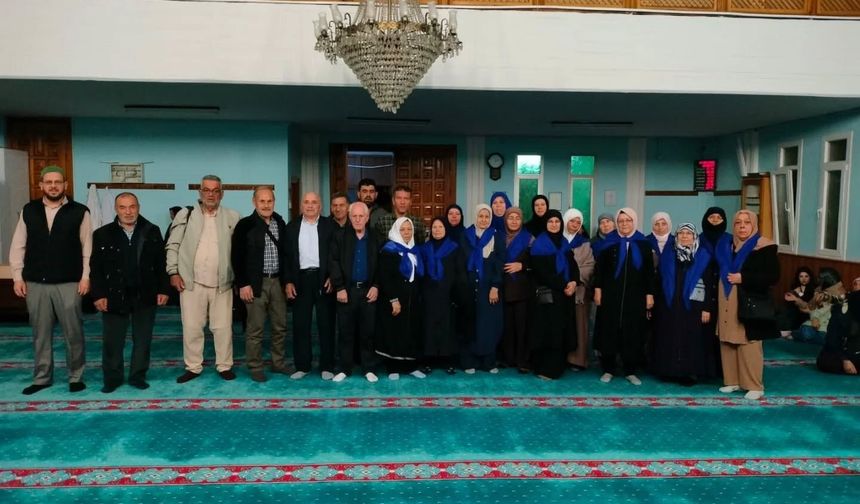 Umreciler dualarla uğurlandı