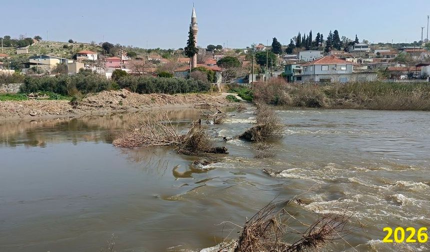 Doğaseverler tarihi taş köprüye dikkat çekti