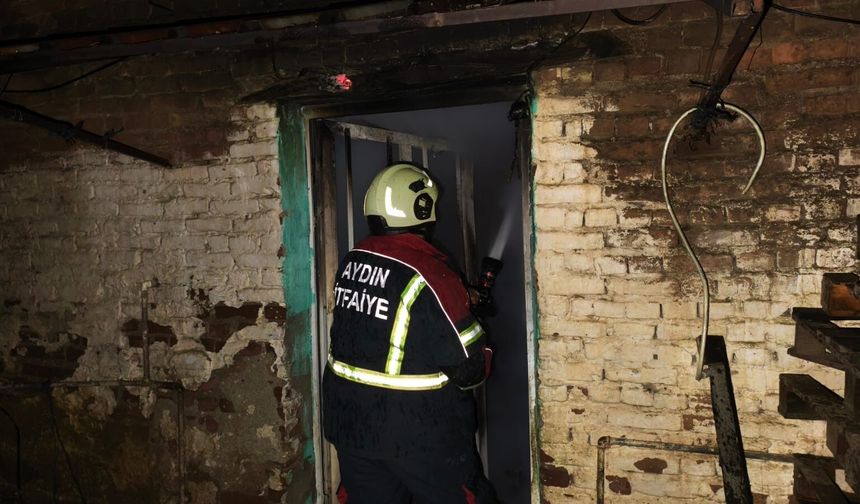 Sultanhisar’da müstakil ev alevlere teslim oldu