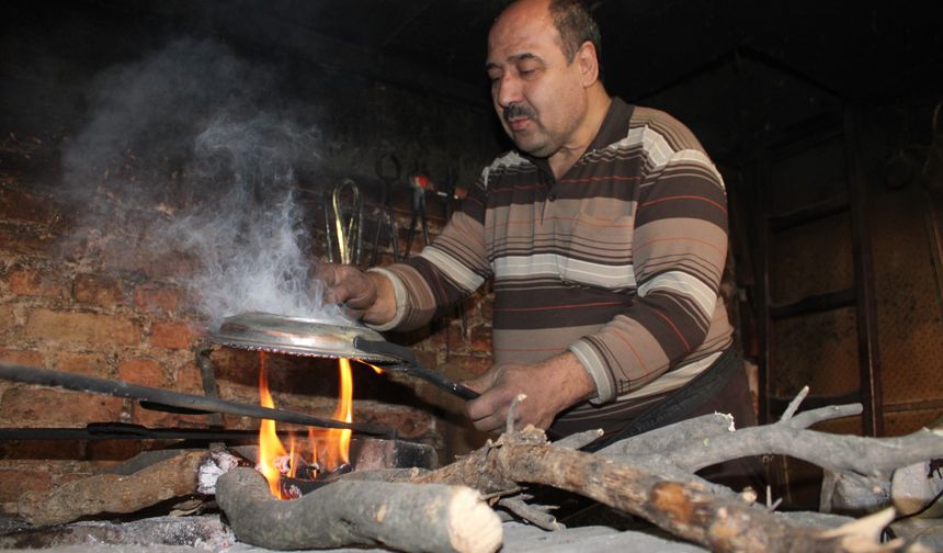 Yarım asırlık kalay ustası ‘çırak’ sıkıntısına dikkat çekti