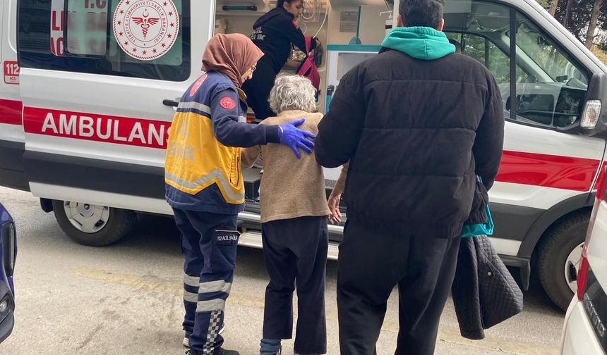 Yakınlarının haber alamadığı yaşlı kadın balkonda bulundu