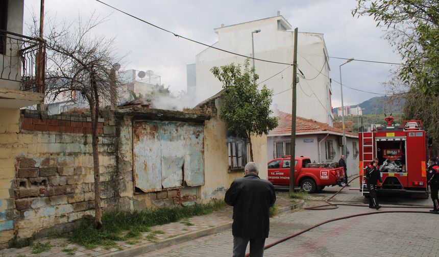Alevler evi sardı, mahallede panik yaşandı