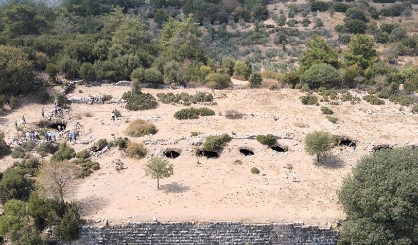 Aydın'ın "öksüz" antik kenti Amyzon, gün yüzüne çıkmayı bekliyor