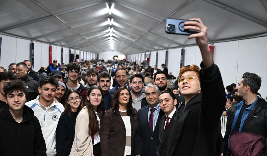 Başkan Çerçioğlu ADÜ öğrencileri ile iftarda bir araya geldi