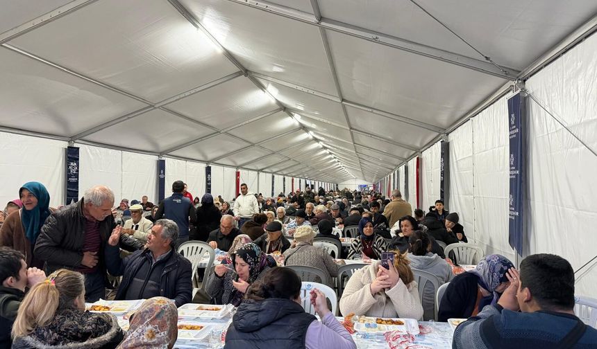 Başkan Çerçioğlu binlerce vatandaşı her gün iftar sofralarında buluşturmayı sürdürüyor