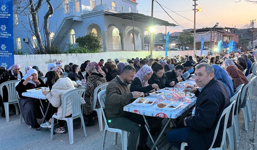 Başkan Çerçioğlu her gün binlerce vatandaşı iftar sofralarında buluşturmaya devam ediyor