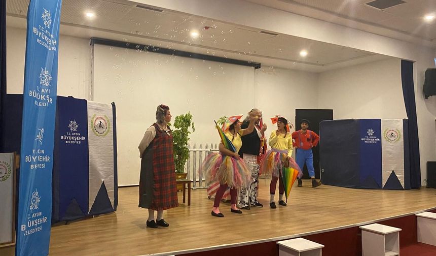 Başkan Çerçioğlu İncirliova’da çocukları tiyatro ile buluşturdu