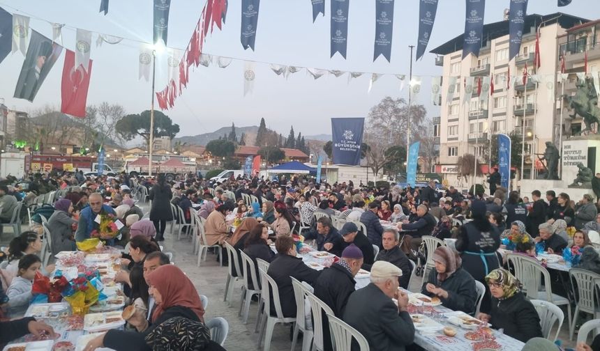 Başkan Çerçioğlu Ramazan ayının bereketini Aydın'ın dört bir yanına taşımayı sürdürüyor