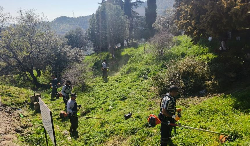 Başkan Çerçioğlu’ndan mezarlıklarda Ramazan Bayramı öncesi temizlik çalışması