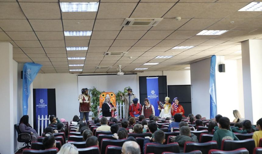 Büyükşehir, Köşklü minikleri tiyatroyla buluşturdu